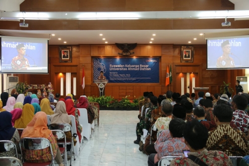 aktualisasikan_nilai_silaturahmi_melalui_media_sosial.jpeg