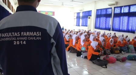 farmasi_komitmen_pada_prestasi.jpg