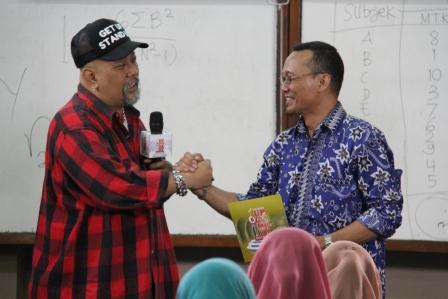 indro_warkom_uad_stand_up_komik.jpg