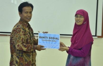 MABA FTI 2013 Lakukan Bakti Sosial