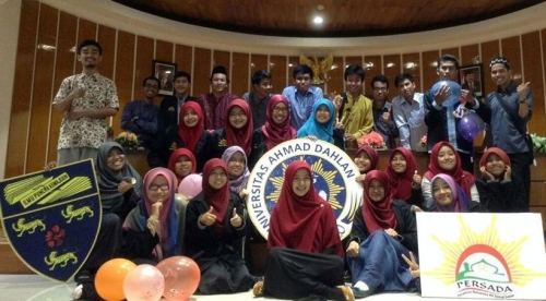 mahasiswa_uad_asal_malaysia_kembali_ke_kampung_halaman_setelah_belajar_di_uad.jpg