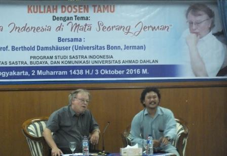 mempelajari_nilai-nilai_sosial_dari_karya_sastra.jpg