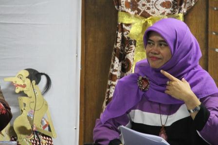 muatan_karakter_dan_nilai_moral_dalam_buku_lebah_lebay_di_taman_larangan.jpg