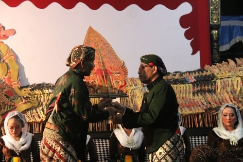 pagelaran_wayang_kulit_uad_memeringati_milad_ke-58_2.jpg