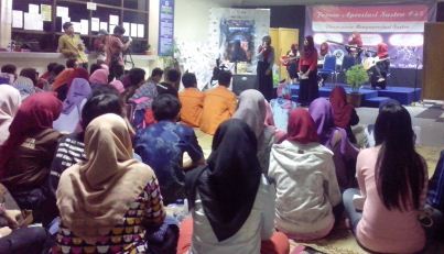 Perempuan bicara sastra di UAD.jpg