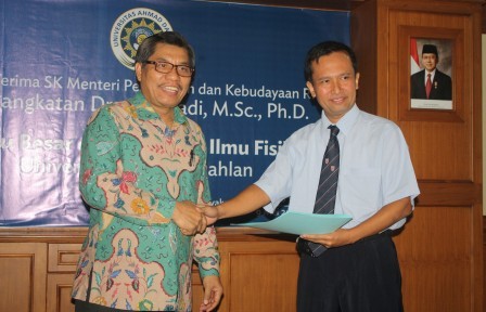 Totalitas Menghantarkan Hariyadi Menjadi Profesor.