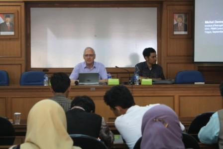 Profesor dari Prancis Isi Kuliah Umum Astronomi UAD