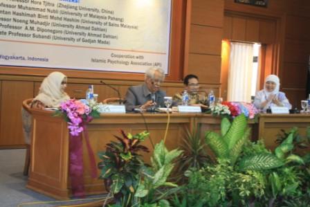 Seminar International Fakultas Psikologi: Banyak Orang Kehilangan Kebahagiaan