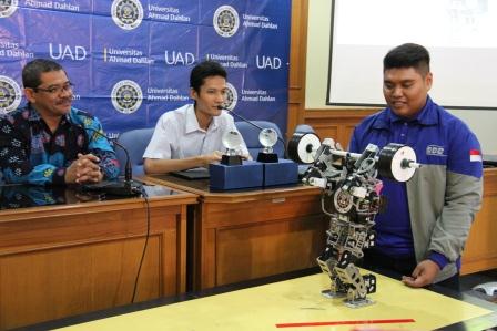 robot_uad_juara_di_korea.jpg