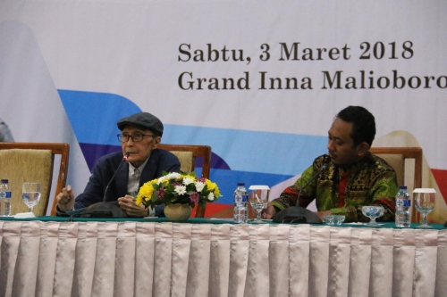 sapardi_dan_dosen_uad.jpg