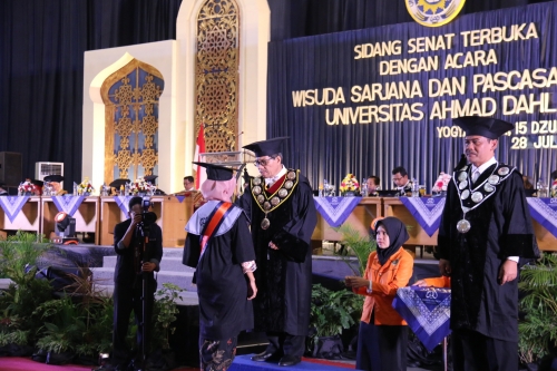 uad_luluskan_1020_wisudawan_periode_juli_2018.jpg